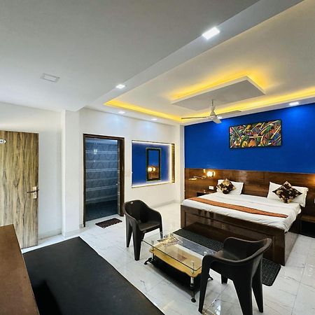Golden Bed And Breakfast- High Quality Rooms In South Ex-1 D Block Ню Делхи Екстериор снимка