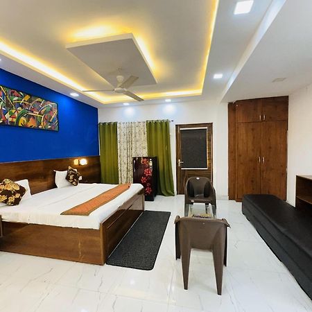 Golden Bed And Breakfast- High Quality Rooms In South Ex-1 D Block Ню Делхи Екстериор снимка