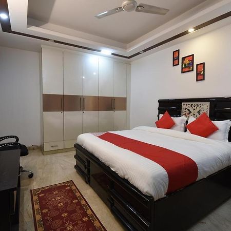 Golden Bed And Breakfast- High Quality Rooms In South Ex-1 D Block Ню Делхи Екстериор снимка