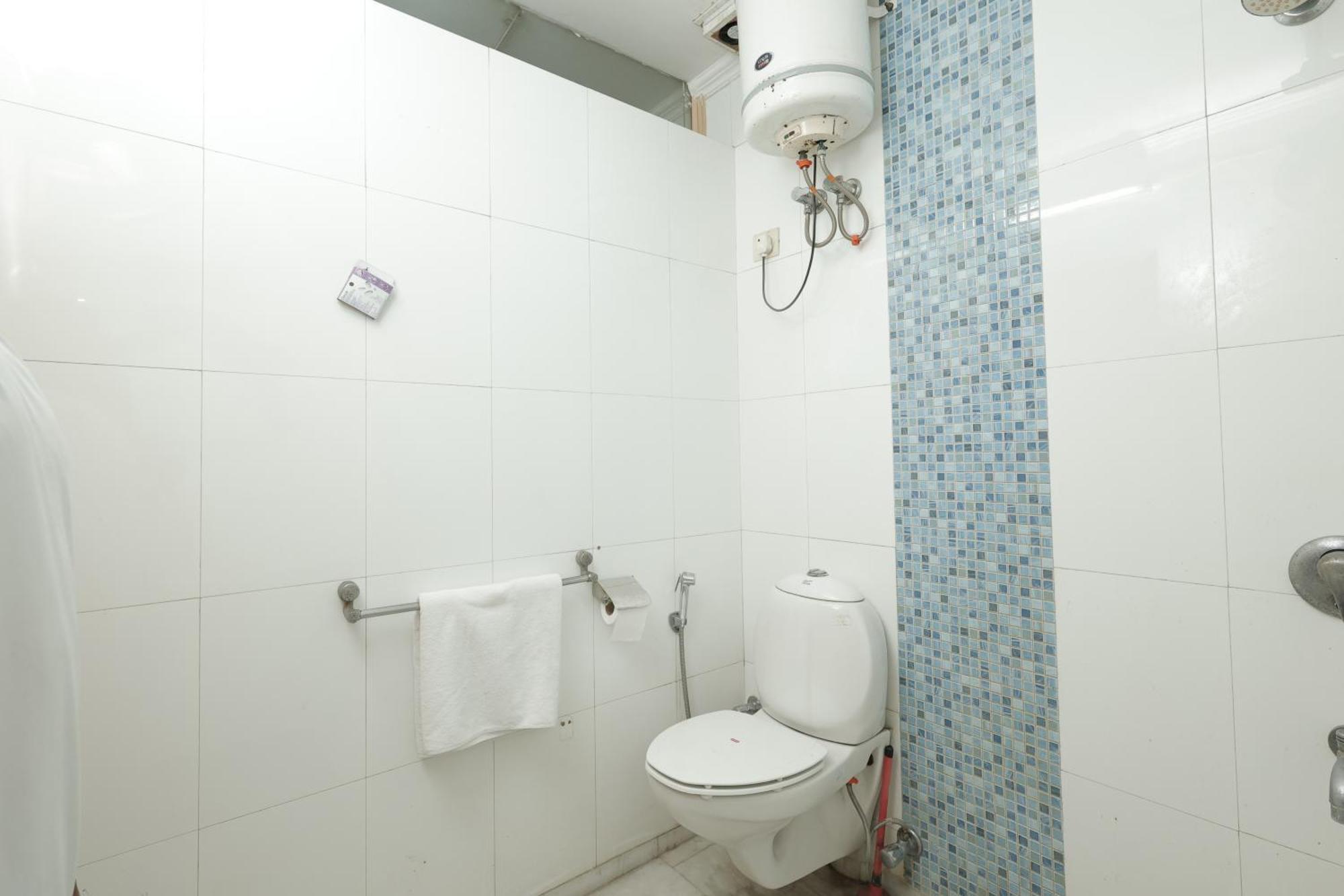 Golden Bed And Breakfast- High Quality Rooms In South Ex-1 D Block Ню Делхи Екстериор снимка