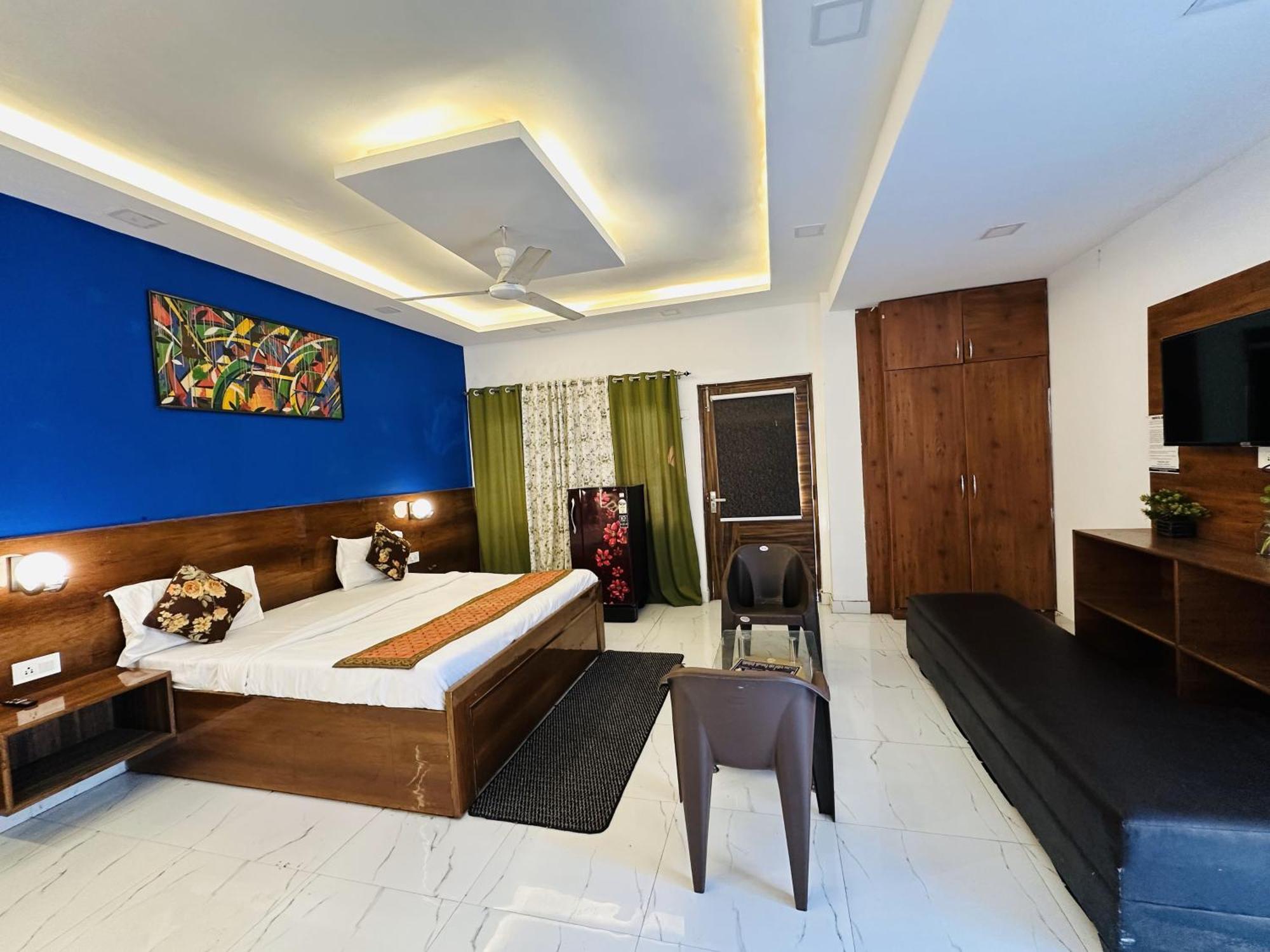 Golden Bed And Breakfast- High Quality Rooms In South Ex-1 D Block Ню Делхи Екстериор снимка