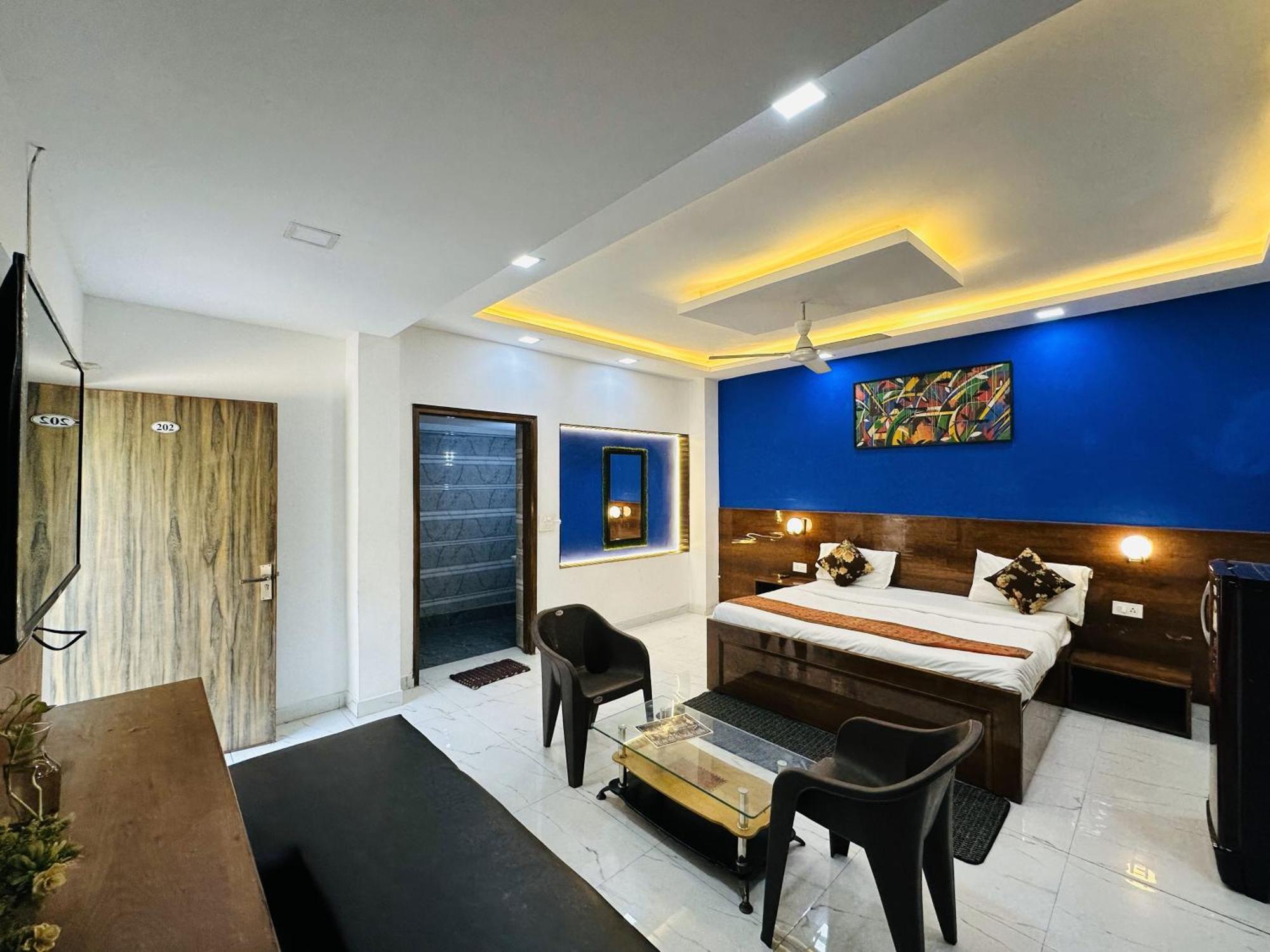 Golden Bed And Breakfast- High Quality Rooms In South Ex-1 D Block Ню Делхи Екстериор снимка