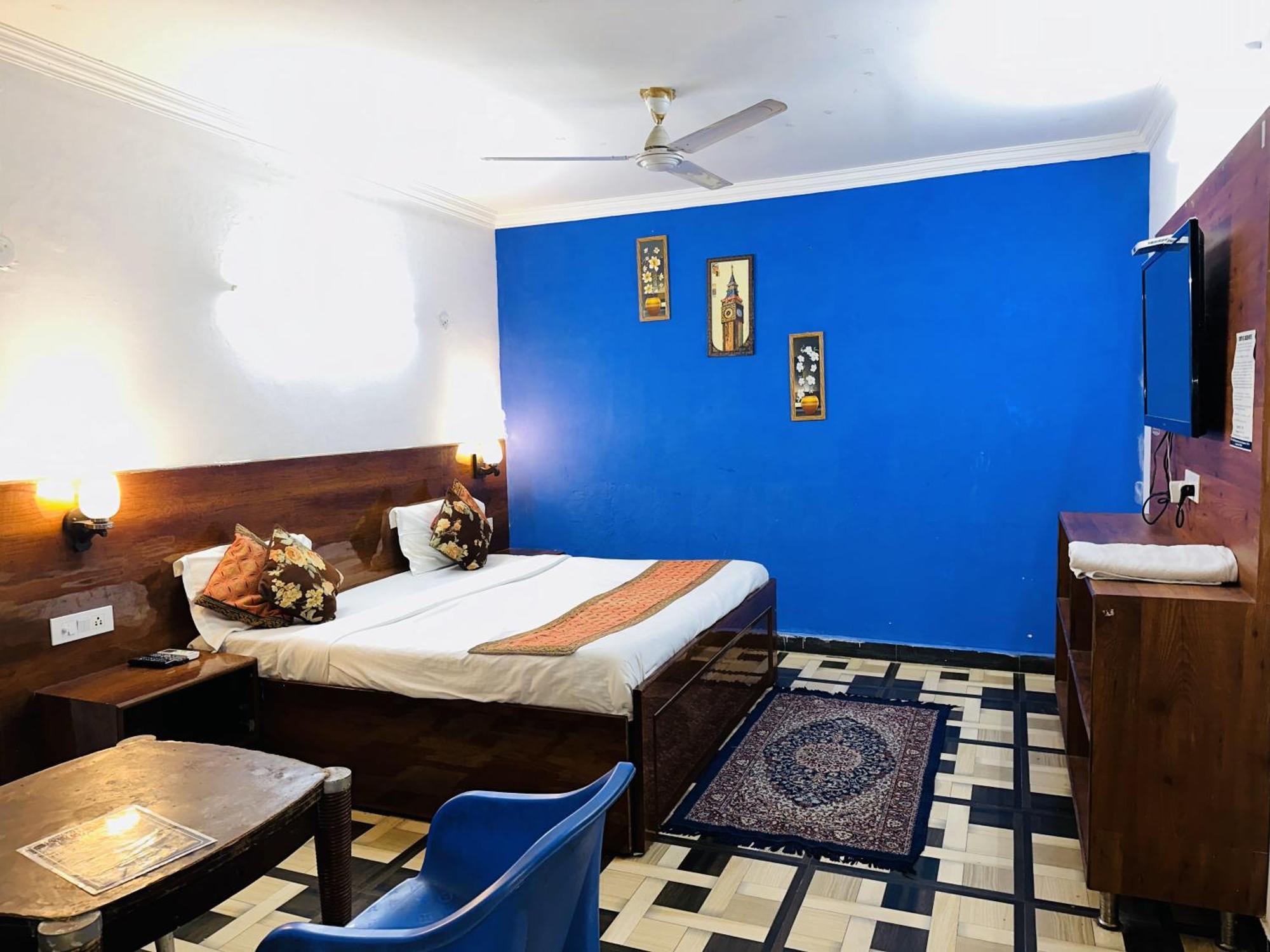 Golden Bed And Breakfast- High Quality Rooms In South Ex-1 D Block Ню Делхи Екстериор снимка