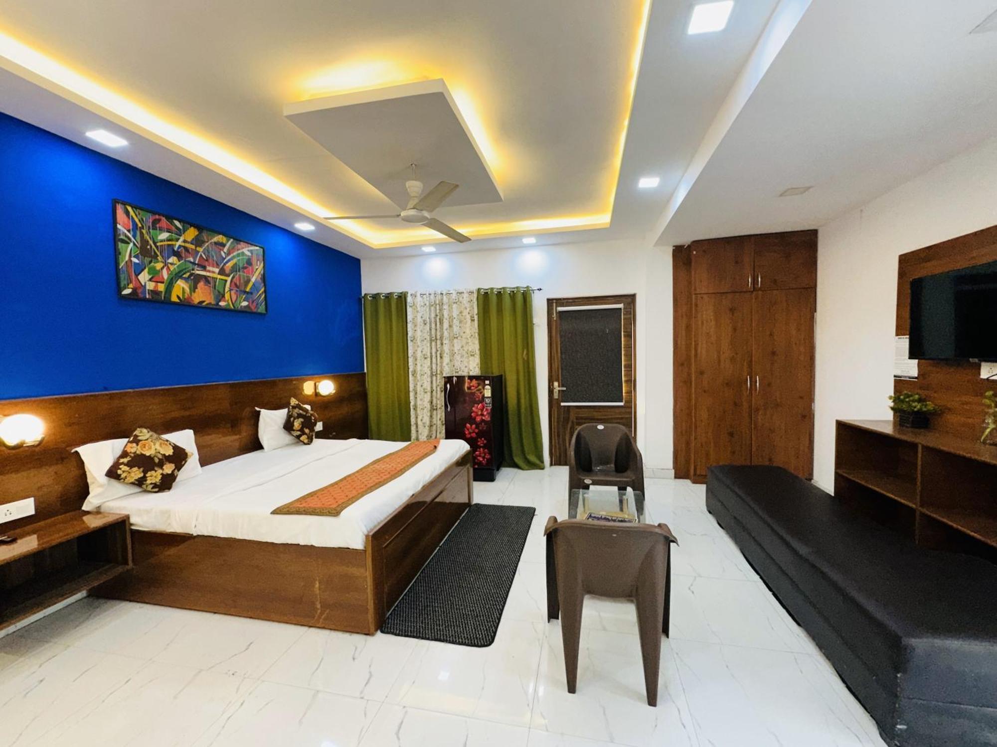 Golden Bed And Breakfast- High Quality Rooms In South Ex-1 D Block Ню Делхи Екстериор снимка